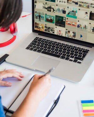 OLYMPUS DIGITAL CAMERA Pluma y Pixel